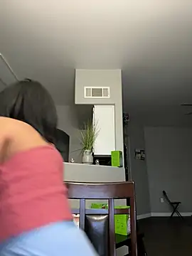 Snapshot of juicyyy323 chatting on December 21, 2024, 7:16 pm juicyyy323 online show from December 21, 2024, 7:16 pm