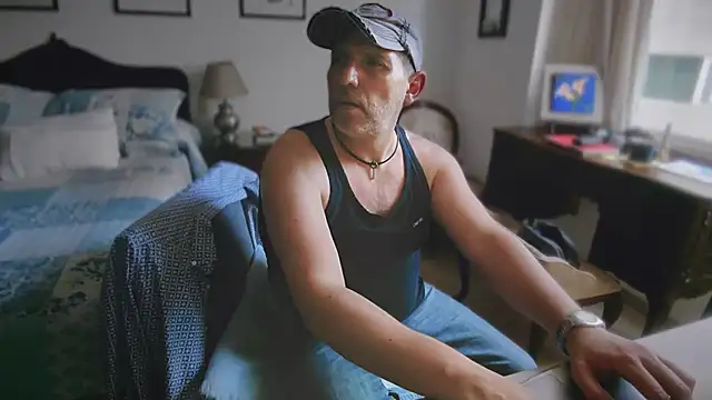 Snapshot of slzypvtpig chatting on October 25, 2025, 10:43 pm slzypvtpig online show from October 25, 2025, 10:43 pm