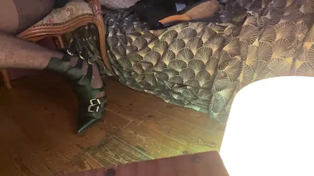 Snapshot of alexheels_boots chatting on December 14, 2025, 4:34 pm alexheels boots online show from December 14, 2025, 4:34 pm