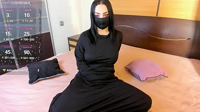 Snapshot of habibi_moon chatting on November 25, 2025, 3:18 am habibi moon online show from November 25, 2025, 3:18 am