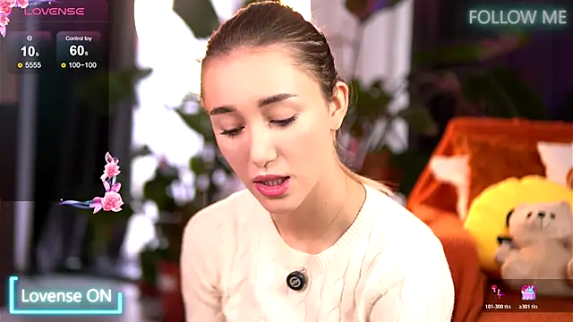 Snapshot of EmilyRaymont chatting on November 23, 2025, 8:02 am EmilyRaymont online show from November 23, 2025, 8:02 am