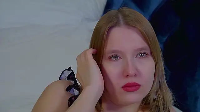 Snapshot of LiliLinn chatting on October 28, 2025, 4:24 am LiliLinn online show from October 28, 2025, 4:24 am