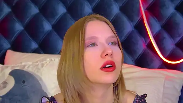 Snapshot of LiliLinn chatting on November 24, 2025, 4:56 am LiliLinn online show from November 24, 2025, 4:56 am