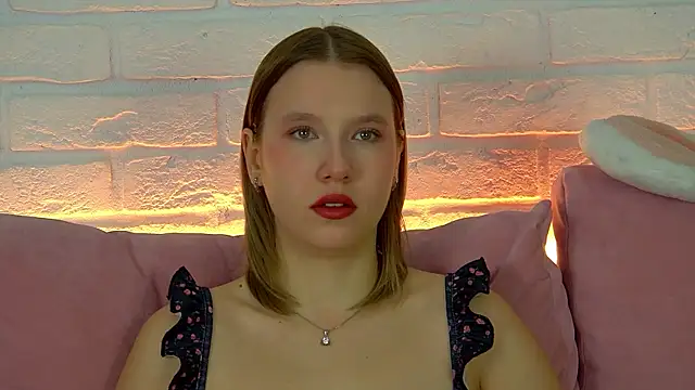 Snapshot of LiliLinn chatting on November 13, 2025, 5:33 am LiliLinn online show from November 13, 2025, 5:33 am