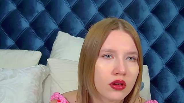 Snapshot of LiliLinn chatting on November 28, 2025, 4:34 am LiliLinn online show from November 28, 2025, 4:34 am