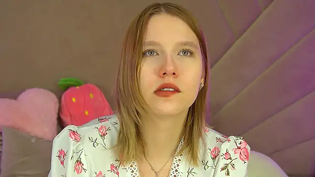 Snapshot of LiliLinn chatting on November 11, 2025, 4:29 am LiliLinn online show from November 11, 2025, 4:29 am