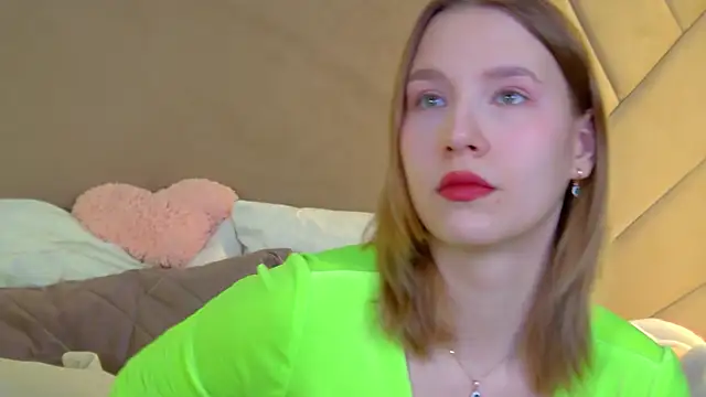 LiliLinn online show from March 7, 2026, 5:47 am