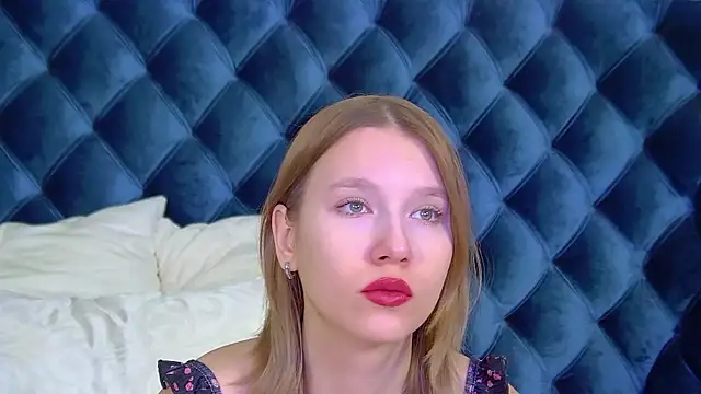 Snapshot of LiliLinn chatting on November 29, 2025, 4:56 am LiliLinn online show from November 29, 2025, 4:56 am