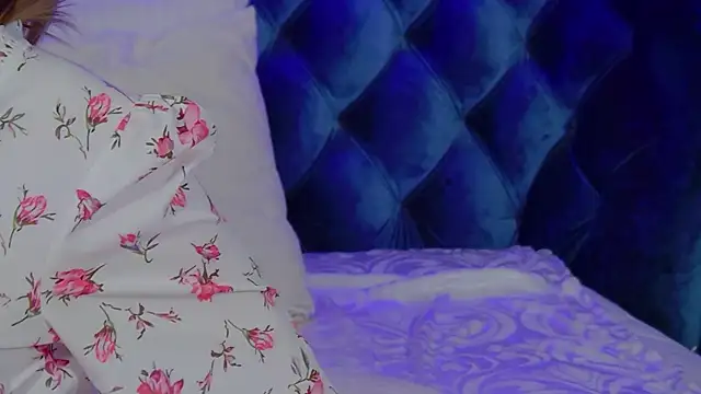 Snapshot of LiliLinn chatting on November 18, 2025, 4:38 am LiliLinn online show from November 18, 2025, 4:38 am