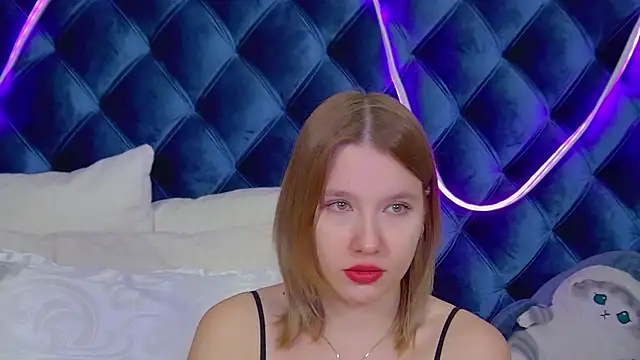 Snapshot of LiliLinn chatting on November 22, 2025, 5:06 am LiliLinn online show from November 22, 2025, 5:06 am