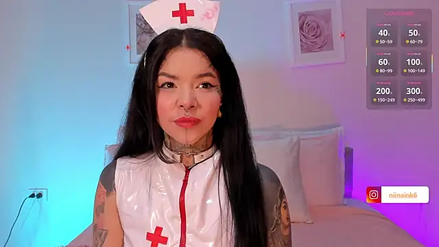 NinaInk online show from October 26, 2025, 1:33 pm