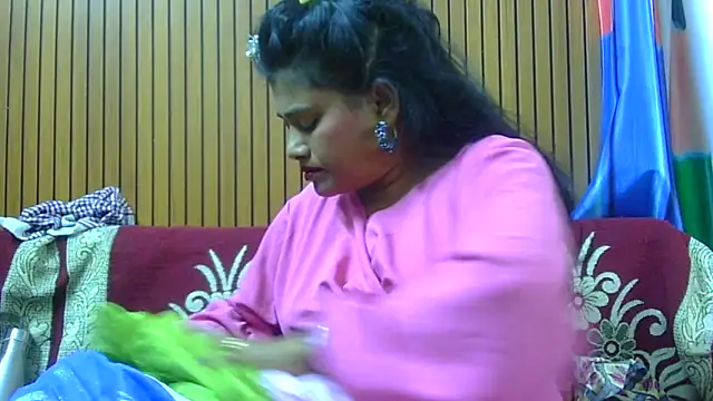 Snapshot of sexy_roma chatting on November 2, 2025, 5:40 pm sexy roma online show from November 2, 2025, 5:40 pm