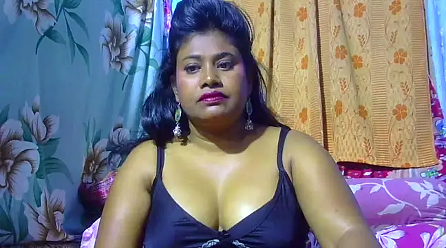 Snapshot of sexy_roma chatting on February 7, 2025, 5:52 am sexy roma online show from February 7, 2025, 5:52 am