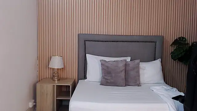 violetta mendoza  online show from March 7, 2025, 7:38 pm