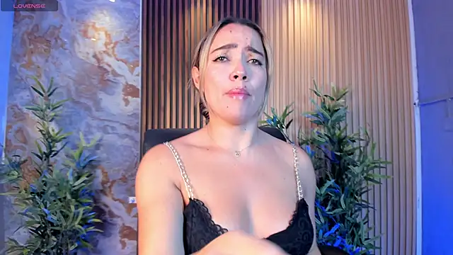 Snapshot of Alessia_Taylorr chatting on September 30, 2025, 12:33 pm Alessia Taylorr online show from September 30, 2025, 12:33 pm