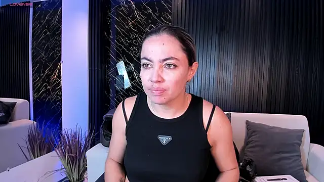 Snapshot of Alessia_Taylorr chatting on October 13, 2025, 11:56 am Alessia Taylorr online show from October 13, 2025, 11:56 am