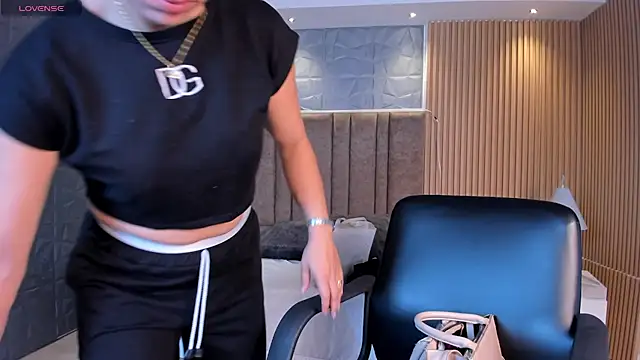 Snapshot of Alessia_Taylorr chatting on November 6, 2025, 12:09 pm Alessia Taylorr online show from November 6, 2025, 12:09 pm