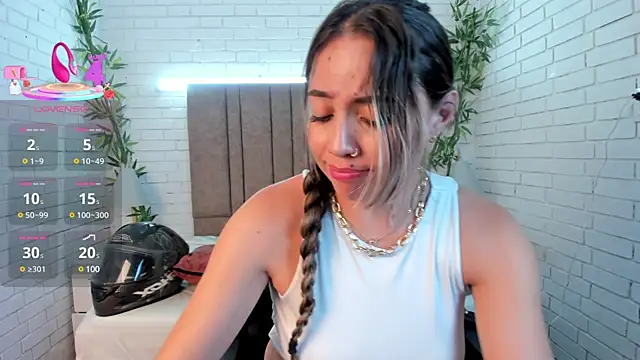 Snapshot of Alessia_Taylorr chatting on March 19, 2025, 6:12 pm Alessia Taylorr online show from March 19, 2025, 6:12 pm