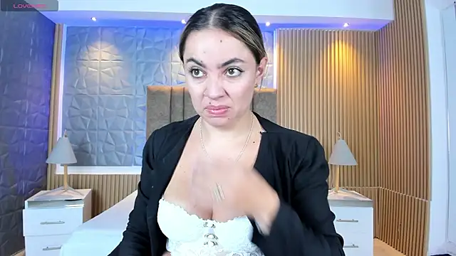 Snapshot of Alessia_Taylorr chatting on October 15, 2025, 12:13 pm Alessia Taylorr online show from October 15, 2025, 12:13 pm