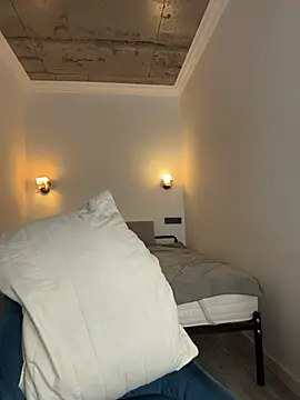 Snapshot of GlamourNova chatting on January 9, 2026, 9:22 pm GlamourNova online show from January 9, 2026, 9:22 pm