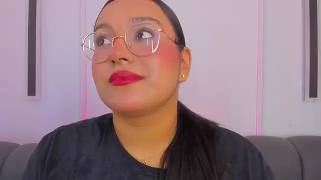 Snapshot of ellamontoya chatting on December 4, 2025, 12:04 pm ellamontoya online show from December 4, 2025, 12:04 pm