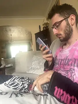 EE123458 online show from September 12, 2025, 1:11 pm