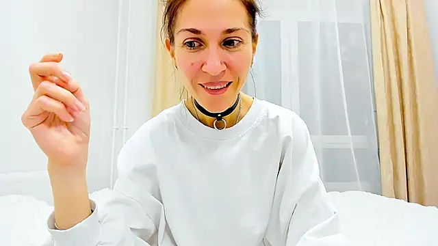 Snapshot of Mona_Cruz chatting on February 4, 2025, 9:20 pm Mona Cruz online show from February 4, 2025, 9:20 pm