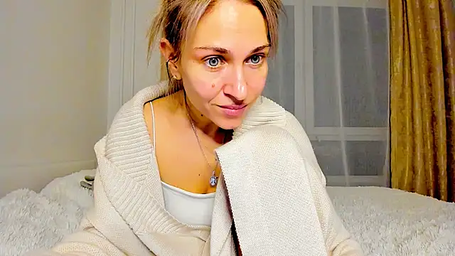 Snapshot of Mona_Cruz chatting on March 17, 2025, 9:46 pm Mona Cruz online show from March 17, 2025, 9:46 pm