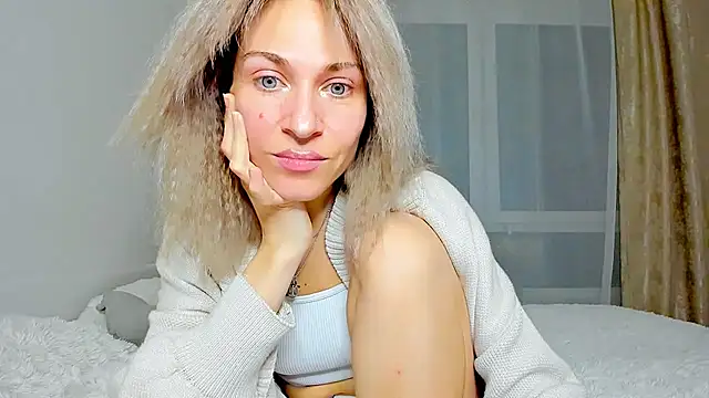 Snapshot of Mona_Cruz chatting on March 19, 2025, 9:05 pm Mona Cruz online show from March 19, 2025, 9:05 pm