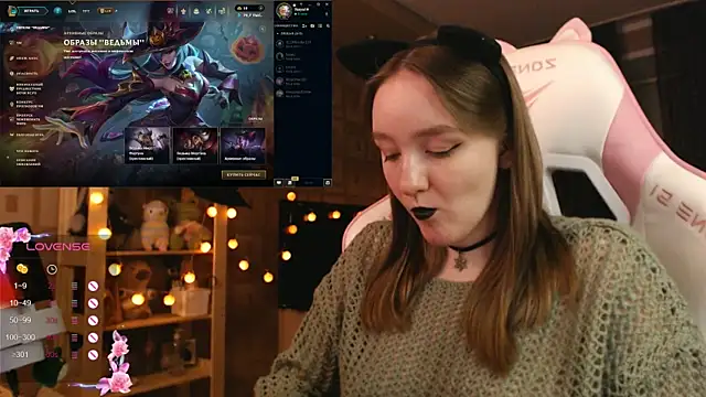 Snapshot of MoonlishSiren chatting on October 28, 2025, 8:19 pm MoonlishSiren online show from October 28, 2025, 8:19 pm