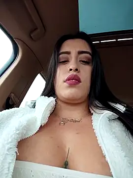 Snapshot of Freyja300 chatting on December 15, 2025, 10:21 am Freyja300 online show from December 15, 2025, 10:21 am