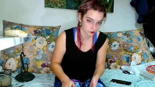 Snapshot of Sophie_Bell chatting on October 5, 2025, 5:14 pm Sophie Bell online show from October 5, 2025, 5:14 pm