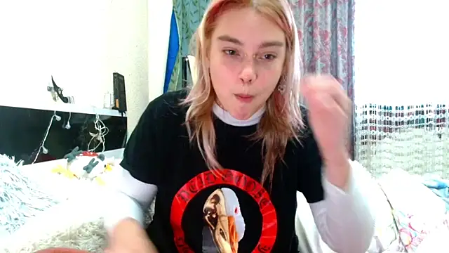 Sophie Bell online show from May 10, 2026, 4:31 pm