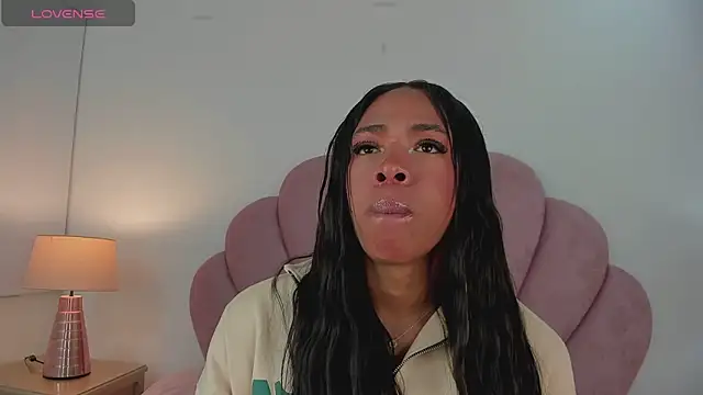 Snapshot of Nicole_Paradise chatting on February 12, 2025, 12:55 pm Nicole Paradise online show from February 12, 2025, 12:55 pm