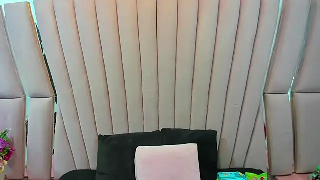 Aurora 18 online show from April 17, 2026, 2:53 pm