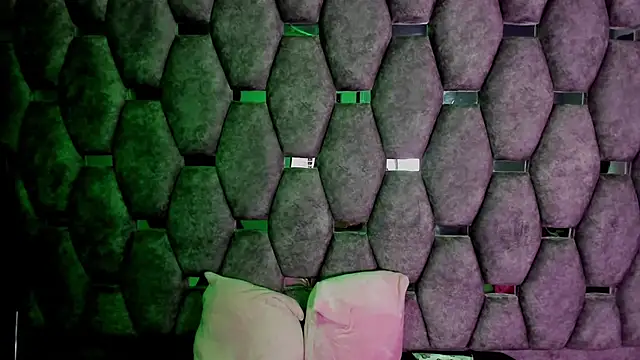 Snapshot of Aurora_18 chatting on November 21, 2025, 2:38 pm Aurora 18 online show from November 21, 2025, 2:38 pm