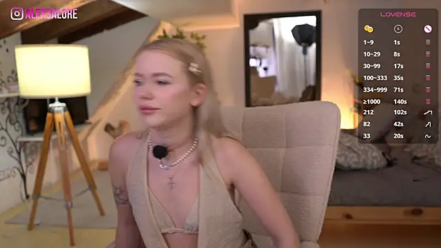 Snapshot of LexieLoree chatting on January 6, 2026, 4:05 am LexieLoree online show from January 6, 2026, 4:05 am