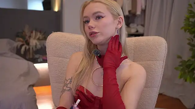 LexieLoree online show from April 11, 2026, 2:41 am