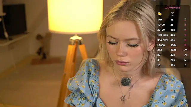 Snapshot of LexieLoree chatting on November 10, 2025, 4:06 am LexieLoree online show from November 10, 2025, 4:06 am