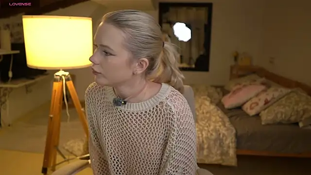 Snapshot of LexieLoree chatting on November 26, 2025, 4:01 am LexieLoree online show from November 26, 2025, 4:01 am