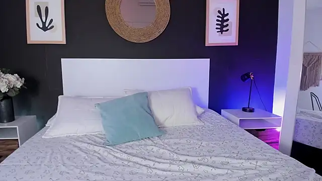 Snapshot of VioletPaket chatting on February 10, 2026, 11:20 am VioletPaket online show from February 10, 2026, 11:20 am