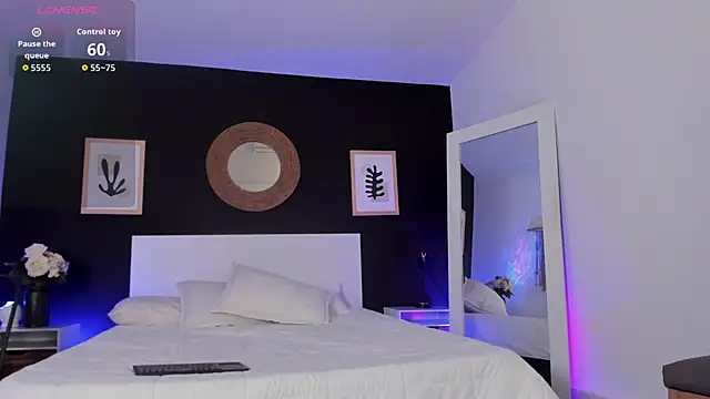 Snapshot of VioletPaket chatting on February 27, 2026, 3:34 pm VioletPaket online show from February 27, 2026, 3:34 pm