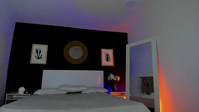 Snapshot of VioletPaket chatting on January 5, 2026, 5:27 pm VioletPaket online show from January 5, 2026, 5:27 pm