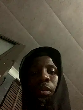 Snapshot of DManL chatting on December 3, 2025, 10:31 pm DManL online show from December 3, 2025, 10:31 pm