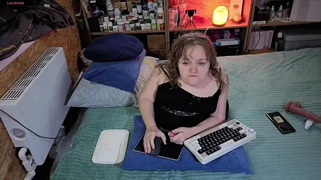 MiniNatalie online show from November 26, 2025, 11:32 am