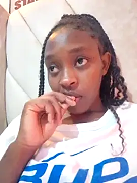 Snapshot of Sweet_mella chatting on April 18, 2026, 7:07 pm Sweet mella online show from April 18, 2026, 7:07 pm