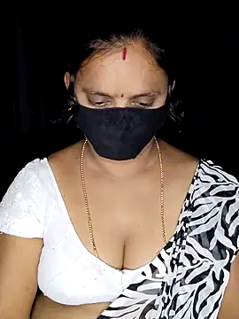 vintage-vibs online show from November 11, 2025, 6:14 pm