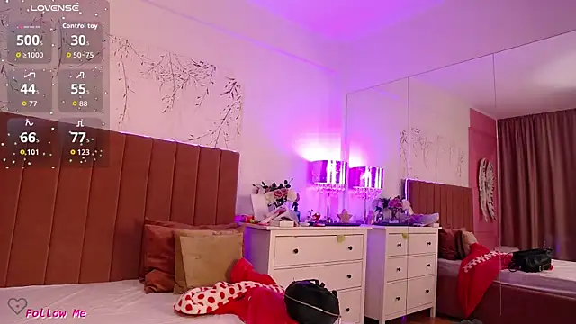 Snapshot of PinkySparks chatting on December 15, 2025, 6:14 pm PinkySparks online show from December 15, 2025, 6:14 pm