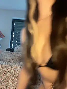 Snapshot of Mia-Minou chatting on November 6, 2025, 10:08 am Mia-Minou online show from November 6, 2025, 10:08 am