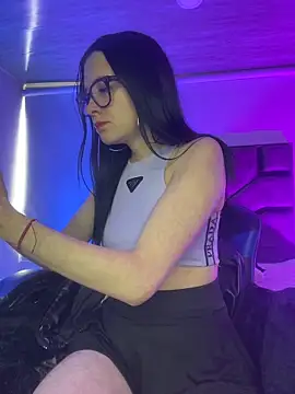 Isabella 21x online show from April 13, 2026, 1:04 pm